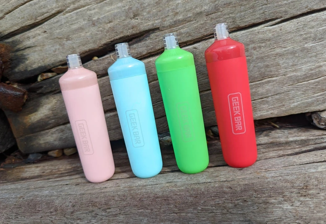 Geek Bar X6000 TF-Nic Vape - Rose Lychee: Canada's Floral-Fruited Powerhouse Unboxed